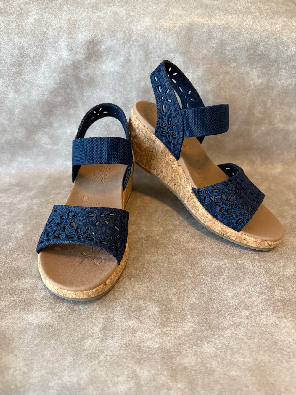 Skechers Arch Fit Luxe Foam Bouncing Wedge Sandals Navy Floral Size 8